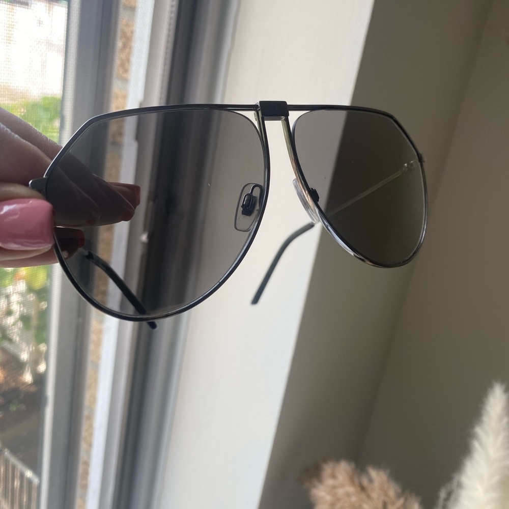 Pre- loved Dolce and Gabbana gunmetal pilot frame sunglasses 62mm - Picture 3 of 8